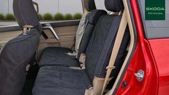 Toyota Land Cruiser 2.8 D-4D 204 Invincible 5dr Auto 7 Seats