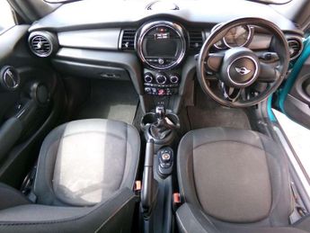 Volvo XC40 1.5 T3 [163] R DESIGN 5dr Geartronic