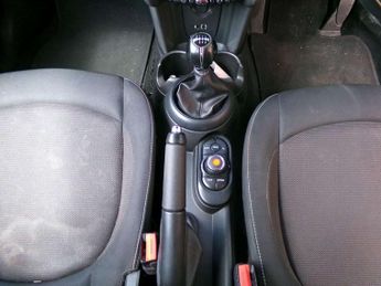 Volvo XC40 1.5 T3 [163] R DESIGN 5dr Geartronic