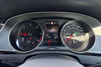 Volkswagen Passat 2.0 TDI EVO SCR SEL 5dr DSG