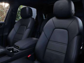 Porsche Cayenne E-Hybrid 5dr Tiptronic S