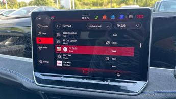 Volkswagen Passat 1.5 TSI eHybrid R-Line 5dr DSG
