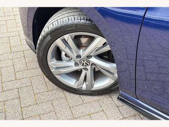 Volkswagen Golf 1.5 eTSI 150 R-Line 5dr DSG