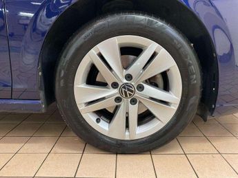 Volkswagen Golf 1.0 eTSI Life 5dr DSG