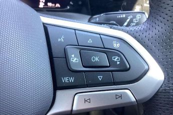 Volkswagen Golf 1.5 eTSI 150 R-Line 5dr DSG