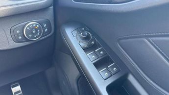 Ford Focus 1.0 EcoBoost Hybrid mHEV 155 ST-Line Vign 5dr Auto