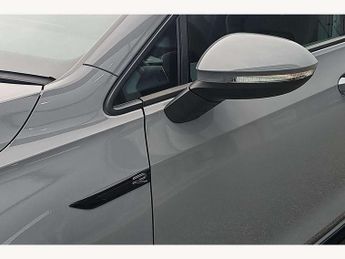 Volkswagen Golf 1.5 eTSI 150 R-Line 5dr DSG