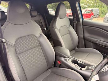 Nissan Juke 1.0 DiG-T N-Connecta 5dr DCT