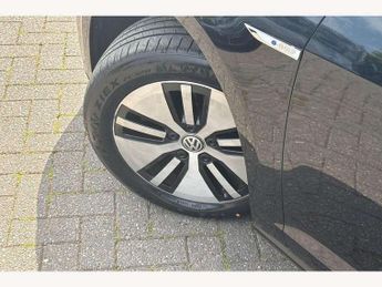 Volkswagen Golf 99kW e-Golf 35kWh 5dr Auto
