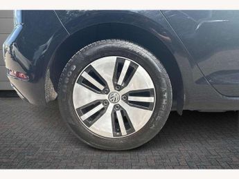 Volkswagen Golf 99kW e-Golf 35kWh 5dr Auto