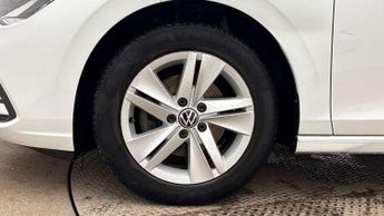 Volkswagen Golf 1.0 eTSI Life 5dr DSG