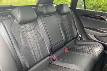 Volkswagen Passat 1.5 TSI eHybrid R-Line 5dr DSG