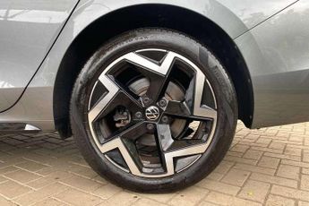 Volkswagen Passat 1.5 TSI eHybrid R-Line 5dr DSG