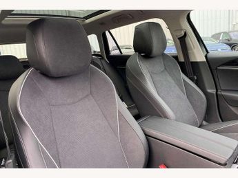 Volkswagen Passat 1.5 TSI eHybrid Elegance 5dr DSG