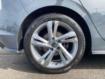 Volkswagen Golf 1.5 eTSI 150 R-Line 5dr DSG