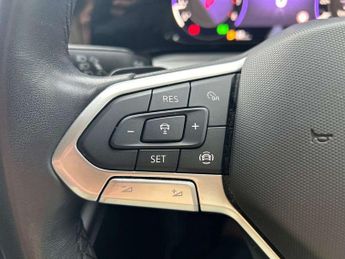 Volkswagen Golf Estate 1.5 eTSI Life 5dr DSG