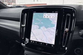 Volvo XC40 2.0 B4P Plus Dark 5dr Auto