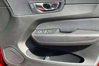 Volvo XC60 2.0 T5 [250] R DESIGN 5dr AWD Geartronic
