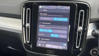 Volvo XC40 2.0 B4P Plus Dark 5dr AWD Auto