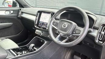 Volvo XC40 2.0 B4P Plus Dark 5dr AWD Auto