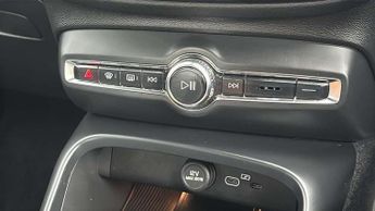 Volvo XC40 2.0 B4P Plus Dark 5dr AWD Auto