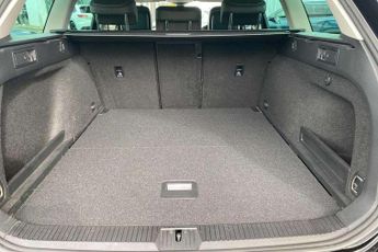 Volkswagen Passat 2.0 TDI EVO SCR SEL 5dr DSG