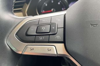 Volkswagen Passat 2.0 TDI EVO SCR SEL 5dr DSG