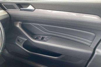Volkswagen Passat 2.0 TDI EVO SCR SEL 5dr DSG