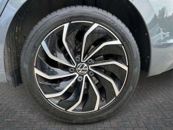 Volkswagen Golf 1.0 eTSI Life 5dr DSG
