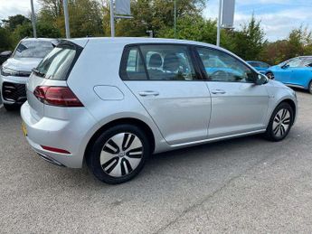 Volkswagen Golf 99kW e-Golf 35kWh 5dr Auto