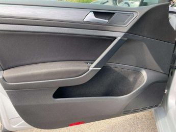 Volkswagen Golf 99kW e-Golf 35kWh 5dr Auto