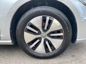 Volkswagen Golf 99kW e-Golf 35kWh 5dr Auto