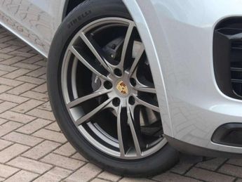 Porsche Cayenne E-Hybrid 5dr Tiptronic S