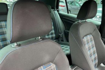 Volkswagen Golf 1.4 TSI GTE Advance 5dr DSG