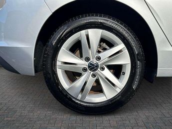Volkswagen Golf 1.5 eTSI Life 5dr DSG