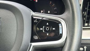 Volvo XC60 2.0 B4D R DESIGN Pro 5dr AWD Geartronic