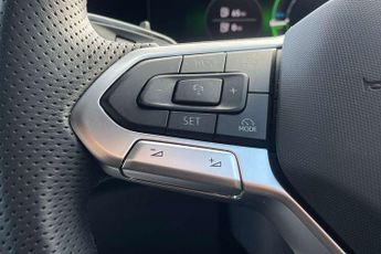 Volkswagen Passat 1.5 TSI eHybrid R-Line 5dr DSG