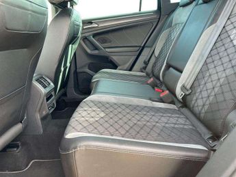 Volkswagen Tiguan 2.0 TDI R-Line 5dr DSG