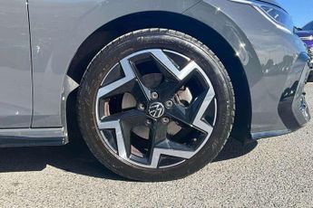 Volkswagen Golf 1.5 eTSI 150 R-Line 5dr DSG
