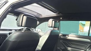 Volkswagen Passat 2.0 TDI EVO SCR R-Line 5dr DSG