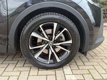Toyota C-HR 2.0 PHEV Design 5dr CVT