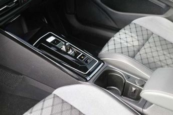Volkswagen Golf 1.5 eTSI 150 R-Line 5dr DSG
