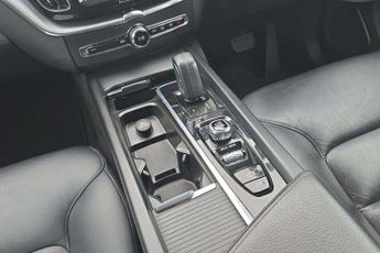 Volvo XC60 2.0 B5P [250] Momentum 5dr Geartronic