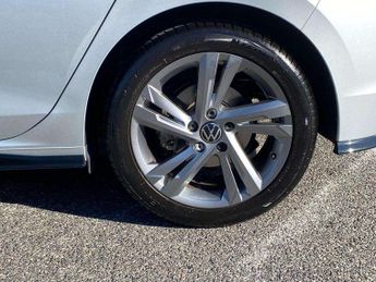 Volkswagen Golf 1.5 eTSI 150 R-Line 5dr DSG