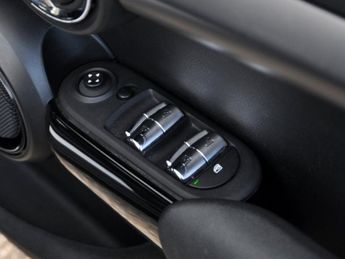 Mini Hatch Cooper Exclusive Auto