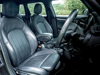 Mini Hatch Cooper Exclusive Auto