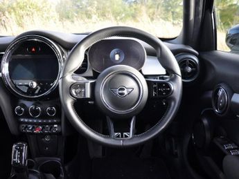 Mini Hatch Cooper Exclusive Auto