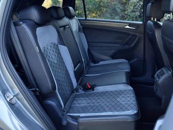 Volkswagen Tiguan Tiguan Allspace R-Line TSi Semi-Auto