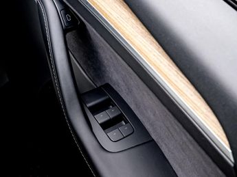 Tesla Model Y Model Y Long Range AWD