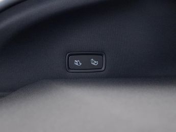 Tesla Model Y ModeL Y Performance AWD